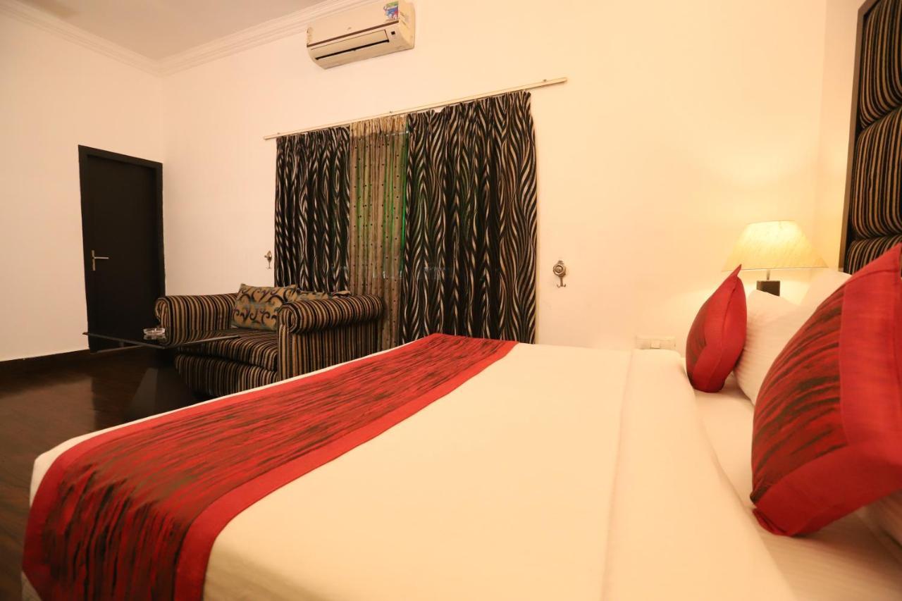 Hotel Capitol Hills - Greater Kailash Delhi New Delhi Exterior foto